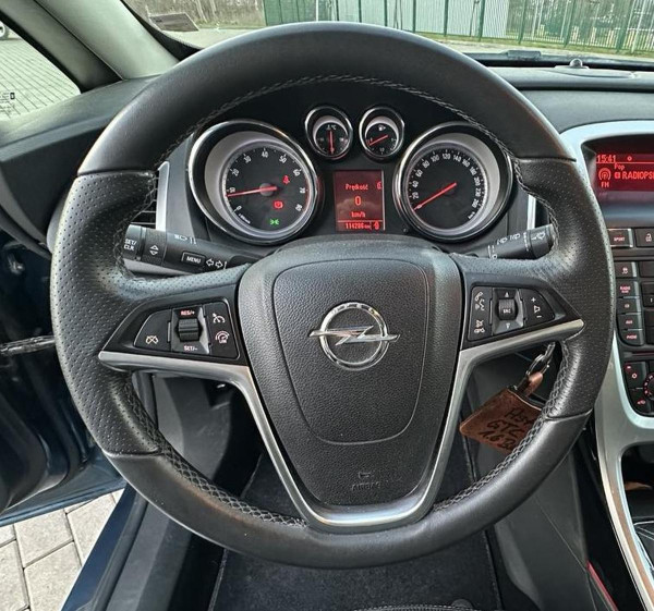 Lenkrad neu beziehen für Opel Astra J Insignia A Zafira C mit Leder -Farbe wähl