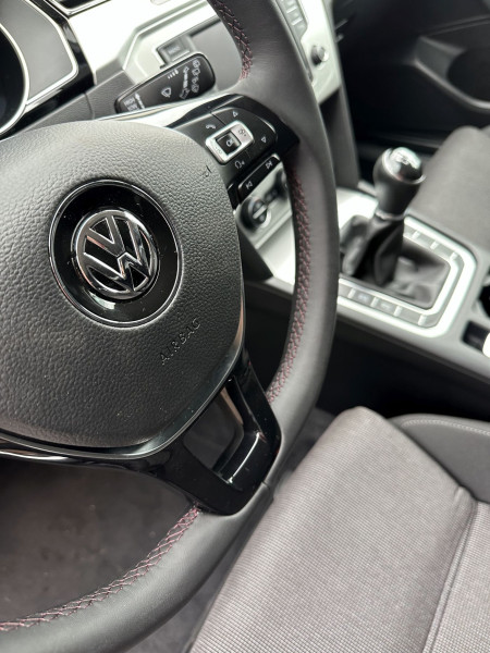 Lenkrad neu beziehen für Vw Golf 7 Golf 8 Passat B8 mit Leder -Farben wählbar